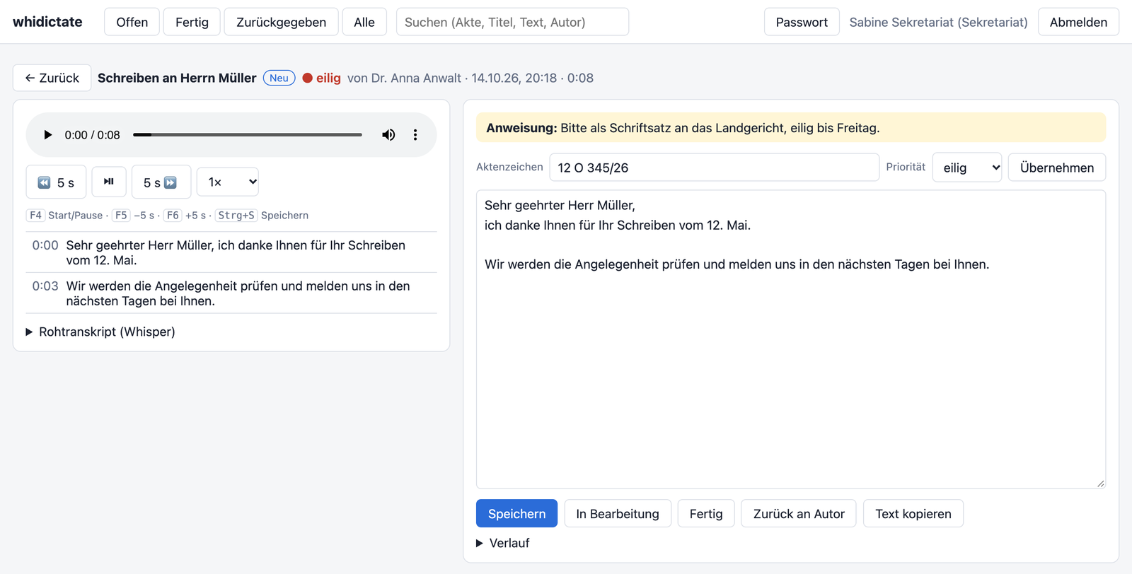 Editor mit Audio-Player, Satzliste mit Zeitmarken, Anweisung des Anwalts und bearbeitbarem Text